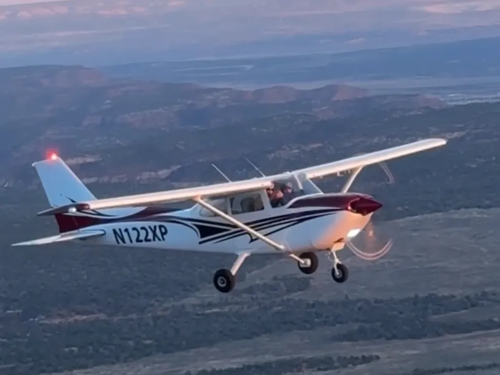 Exterior of Cessna 172K/XP on the ramp
