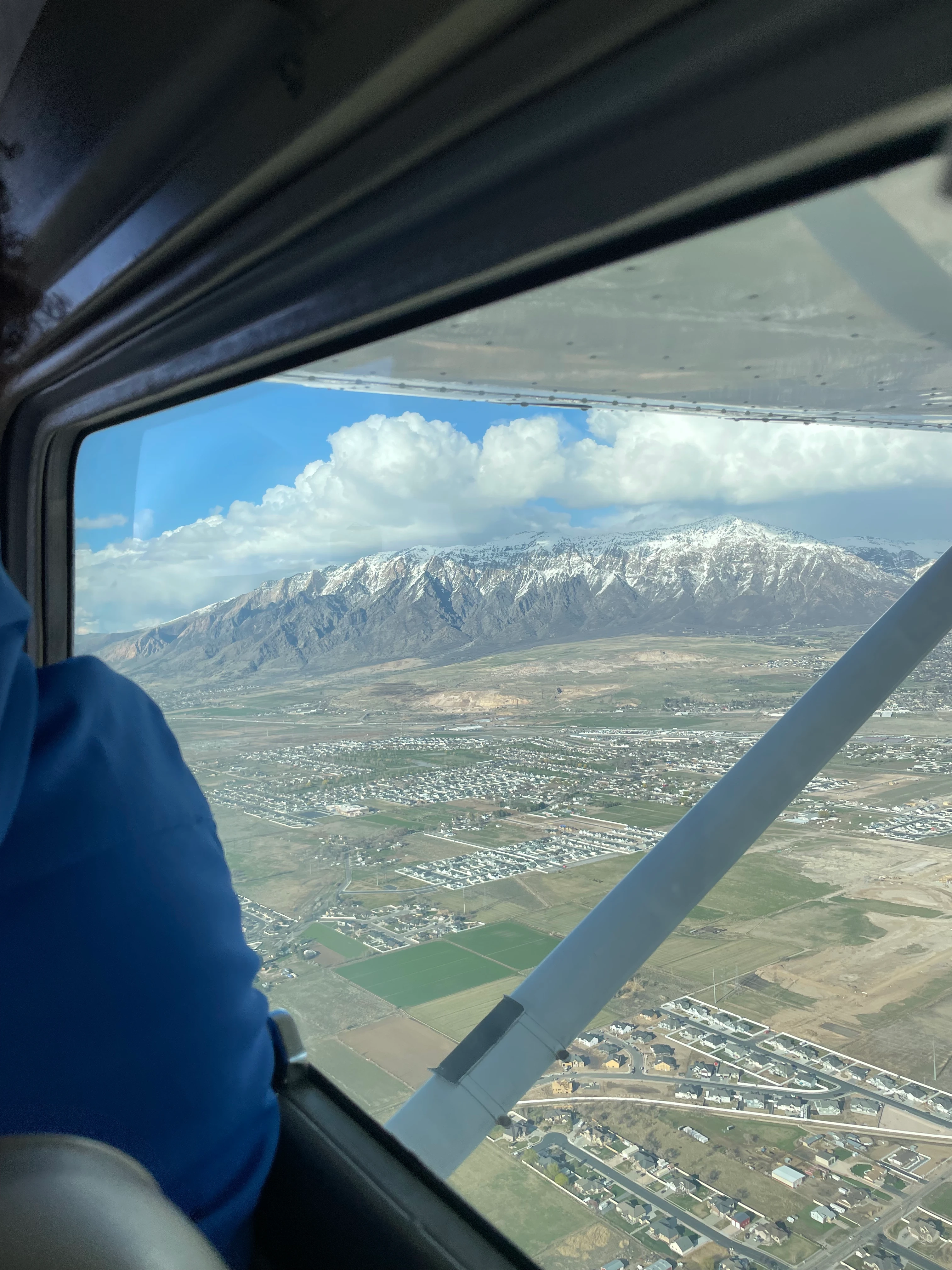 Why Many Student Pilots Choose Ogden Over Salt Lake City Airports